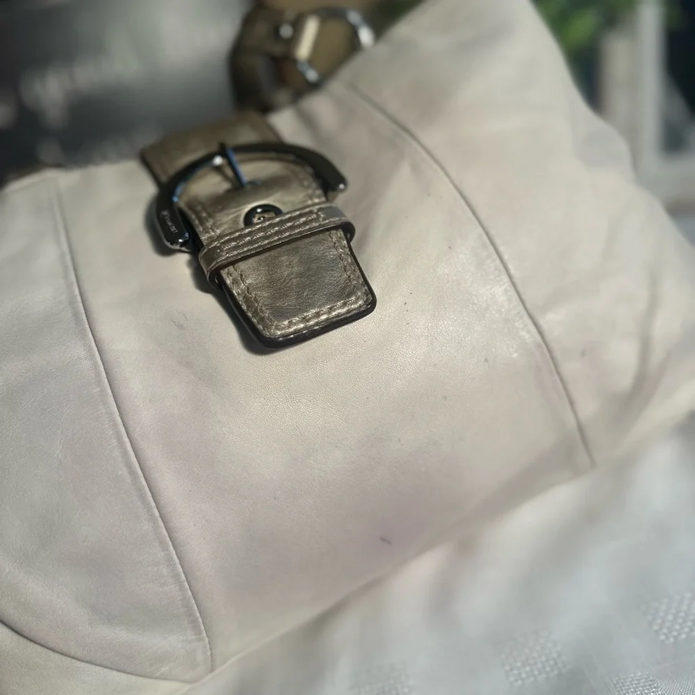 Coach Soho F18751 Cream Leather East West Tote
Shoulder Bag Gold Trim - Picture 7 of 13